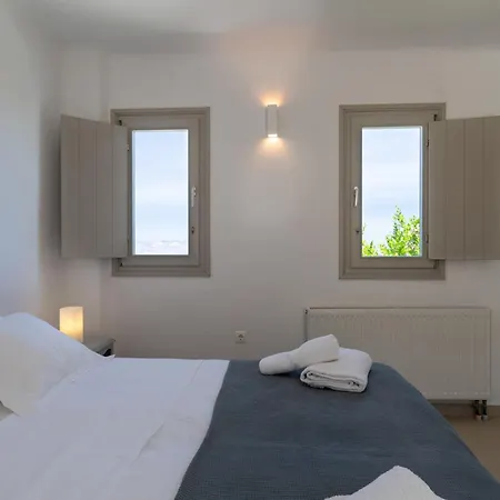 Villa Acqua - Gorgeous Pool Villa, Stunning Sea Views, Helipad! Parasporos